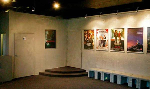 Palad REX ARC tuolit ovat monikäyttöisiä ja asettuvat luontevasti suoriin linjoihin tai kaareviin muotoihin. | Palad REX ARC chairs adabt to the space´s needs and they can be arranged in straight lines or curved structures.