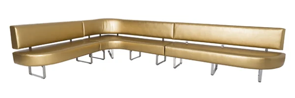 Kultainen mittatilaustyönä tehty Palad kulmasohva on nähtävillä Savon Kinojan elokuvateatteri Killassa. | The golden, custom-made Palad corner sofa can be found at the Savon Kinot Cinema Killa.