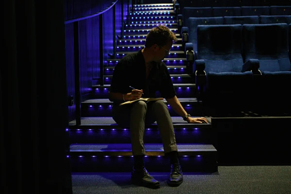 Heikki Lamusuo Partanen & Lamusuo Oy:n suunnittelemassa BioRex Porvoon Prime -salissa | Heikki Lamusuo in the Prime auditorium of BioRex Porvoo, designed by Partanen & Lamusuo Ltd.