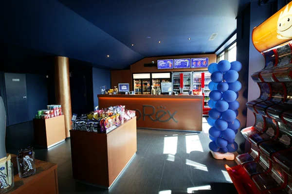 BioRex Pietarsaaren puoti ja vastaanotto. | The reception desk and shop of BioRex Pietarsaari.