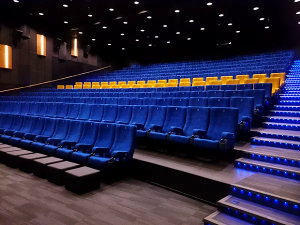 Palad REX ARC salirahit tuovat mukavuutta ja ergonomiaa BioRex Vaasan eturiviin | Palad REX ARC ottomans provide a relaxed seating position to the front row at BioRex Vaasa.