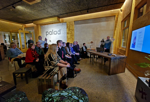 Tapahtuma Maailman ympäri 80 minuutissa toi paljon ihmisiä Palad Showroomille. | The event, Around the World in 80 Minutes. brought together many people at Palad Showroom.